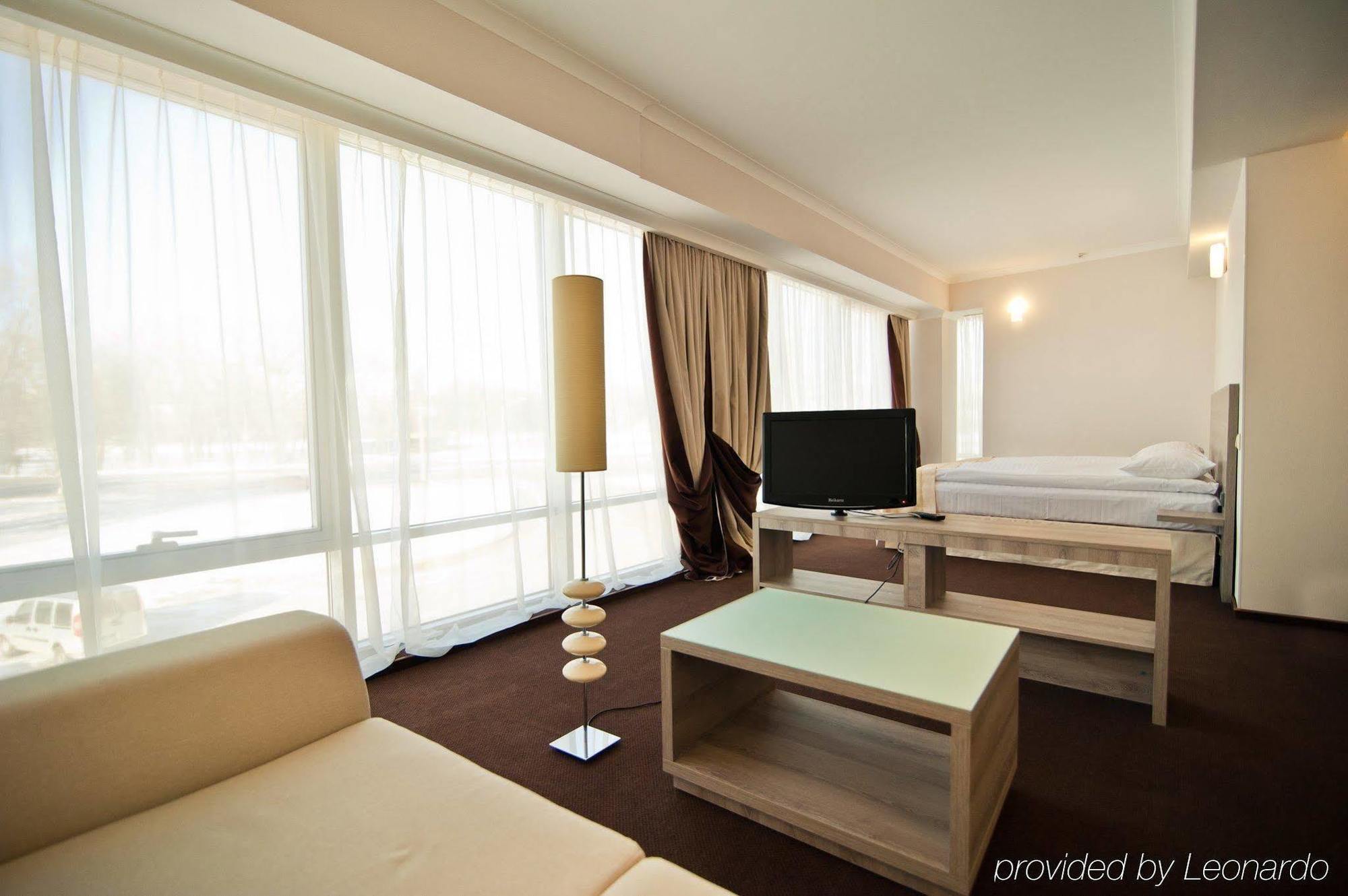 Optima Zaporizhia Hotel Room photo
